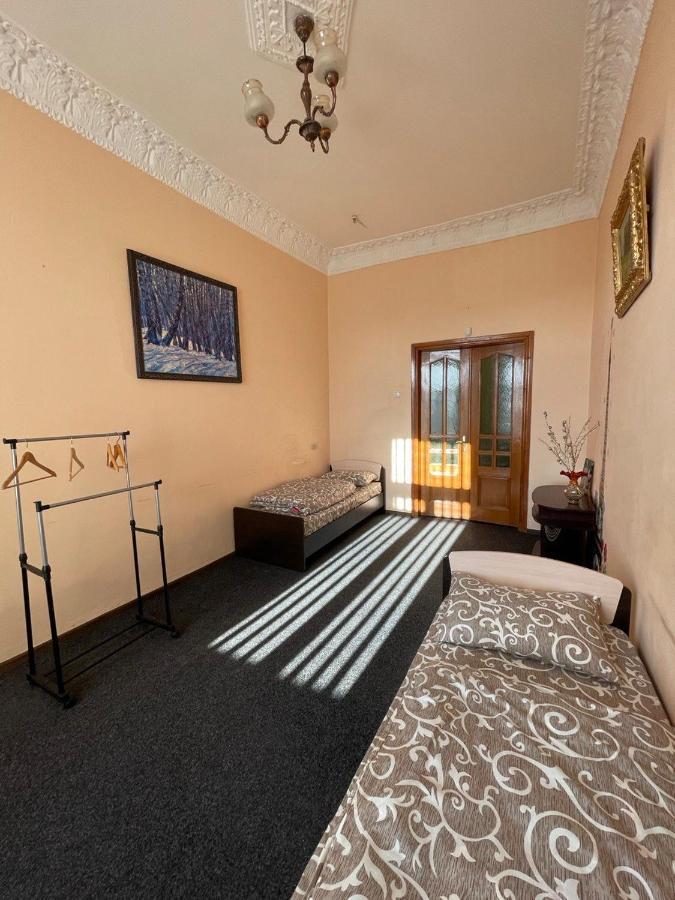 Amazing Tara'S Shevchenko Square Apartment Kyiv Exterior photo