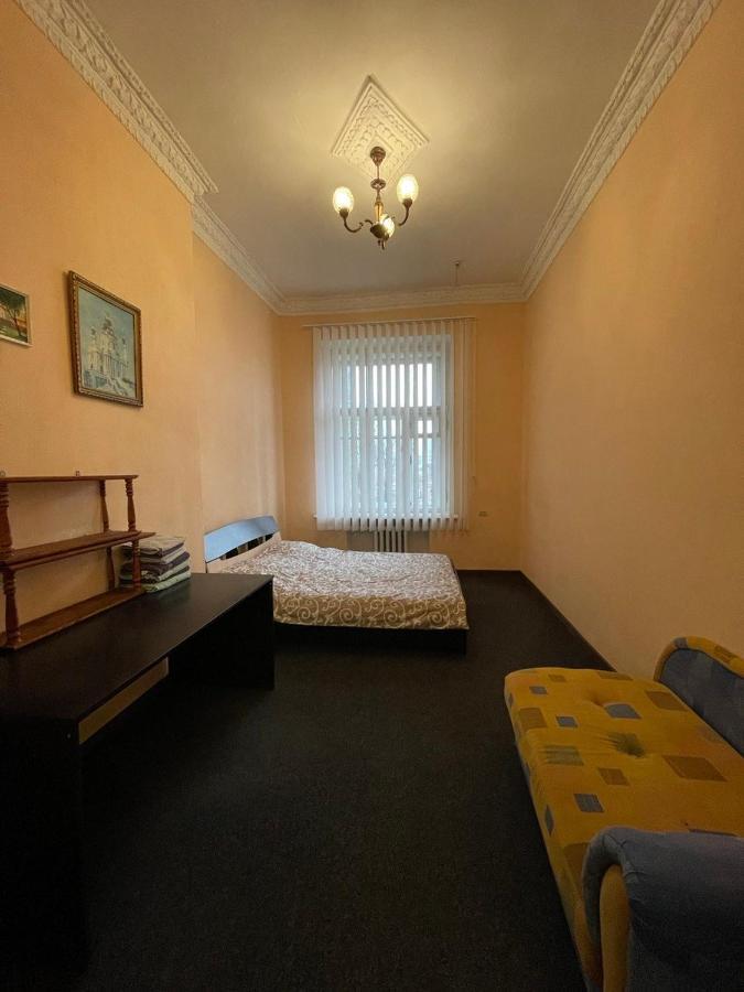 Amazing Tara'S Shevchenko Square Apartment Kyiv Exterior photo